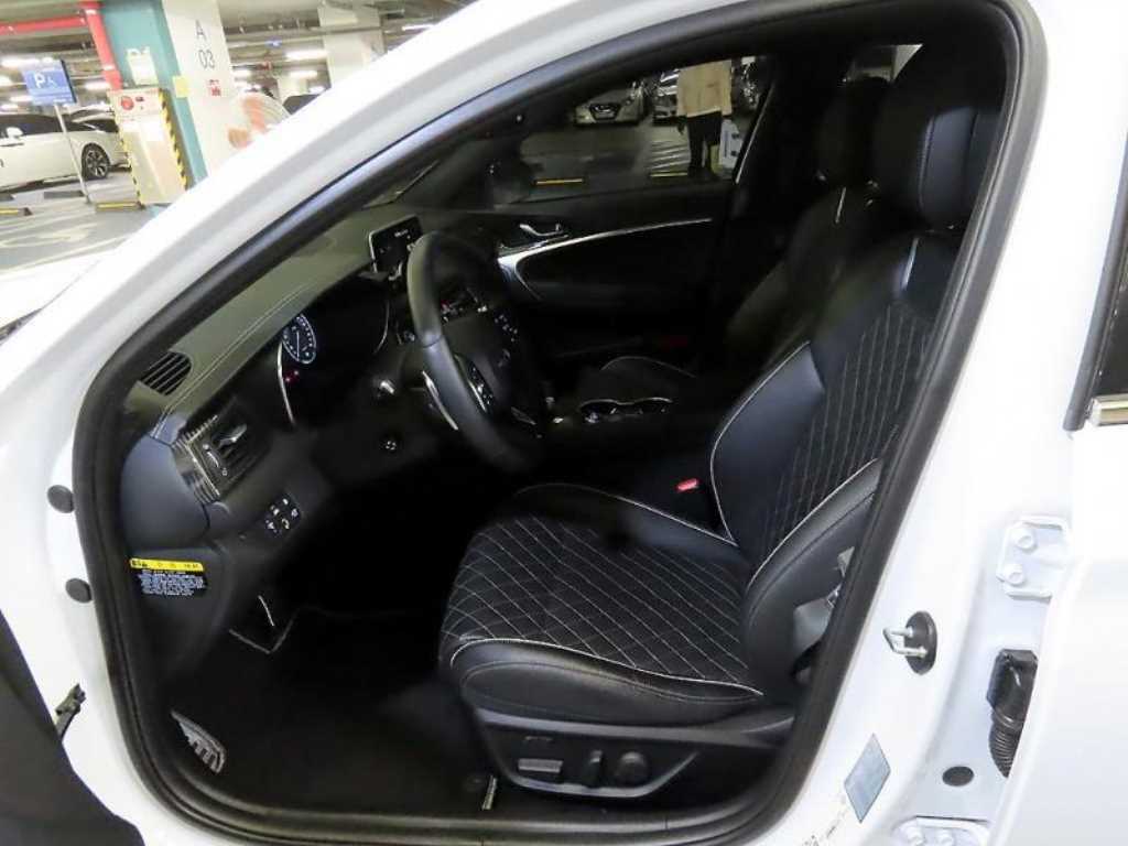 Genesis G70 - Vista 6