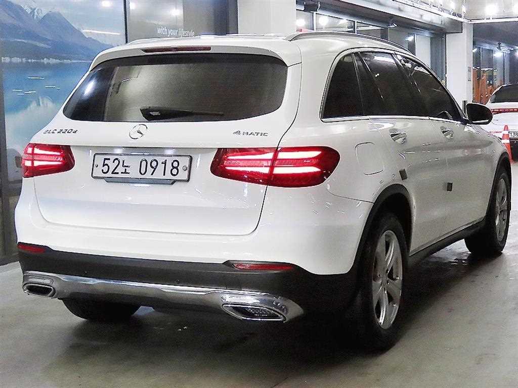 Mercedes Benz GLC Class - Vista 4