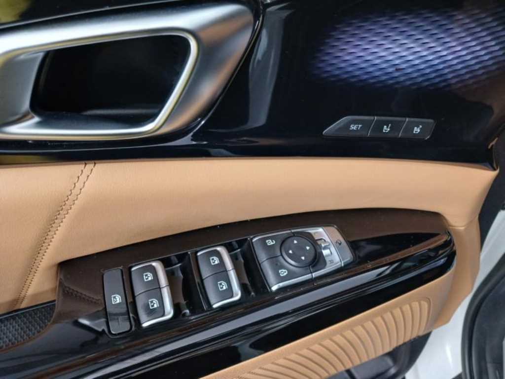 KIA Carnival - Vista 9