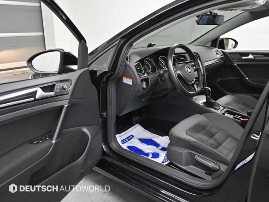 Volkswagen Golf - Vista 11