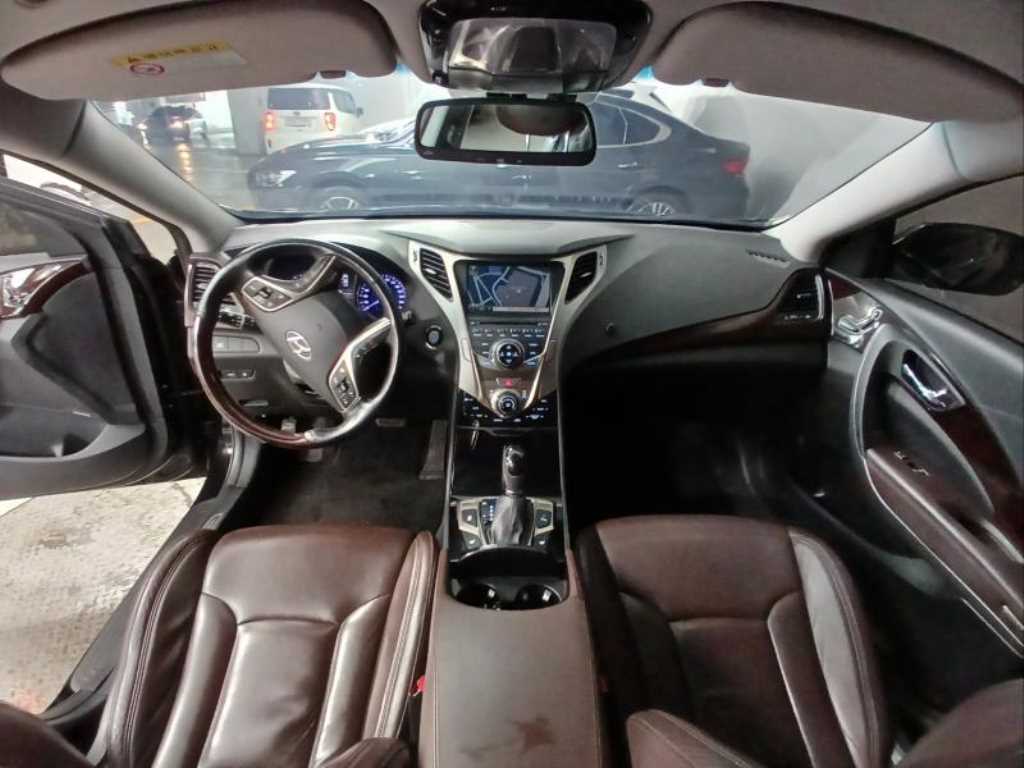 HYUNDAI Grandeur - Vista 6