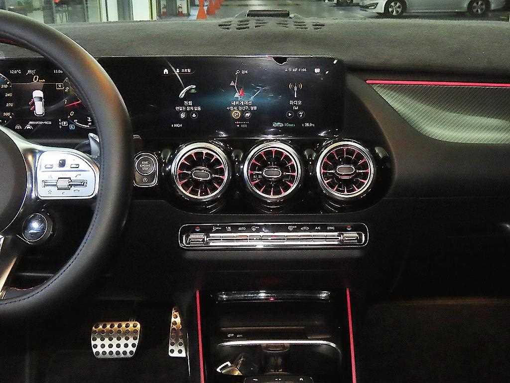 Mercedes Benz GLA Class - Vista 11