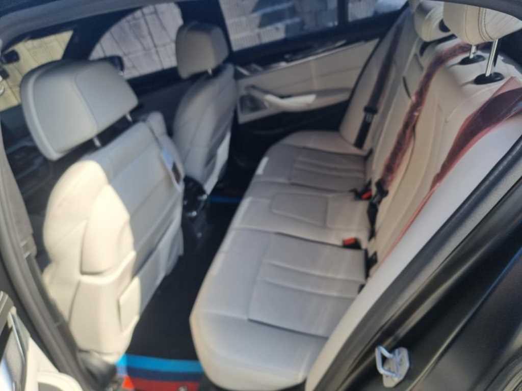 BMW 5 Series - Vista 5