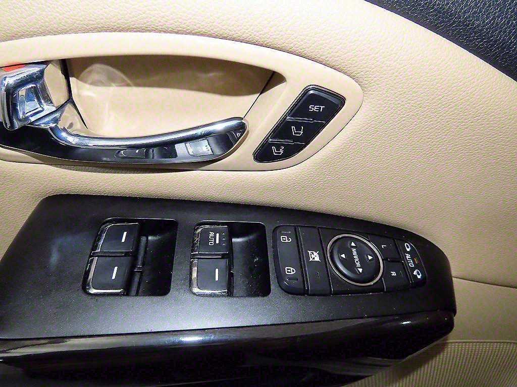 KIA Carnival - Vista 12