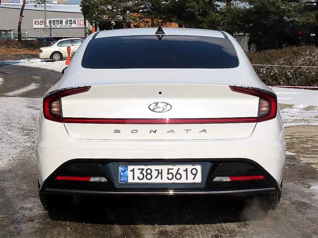 HYUNDAI Sonata - Vista 4