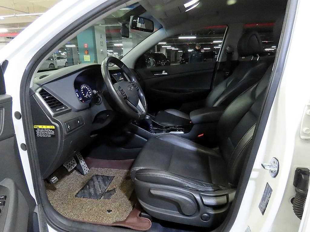 HYUNDAI Tucson - Vista 6