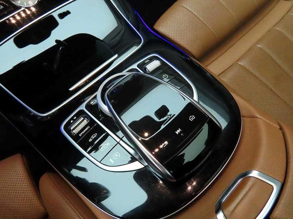 Mercedes Benz E class - Vista 12