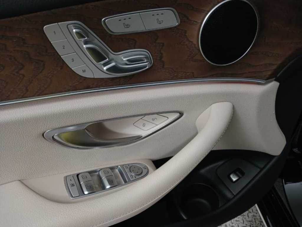 Mercedes Benz E class - Vista 9