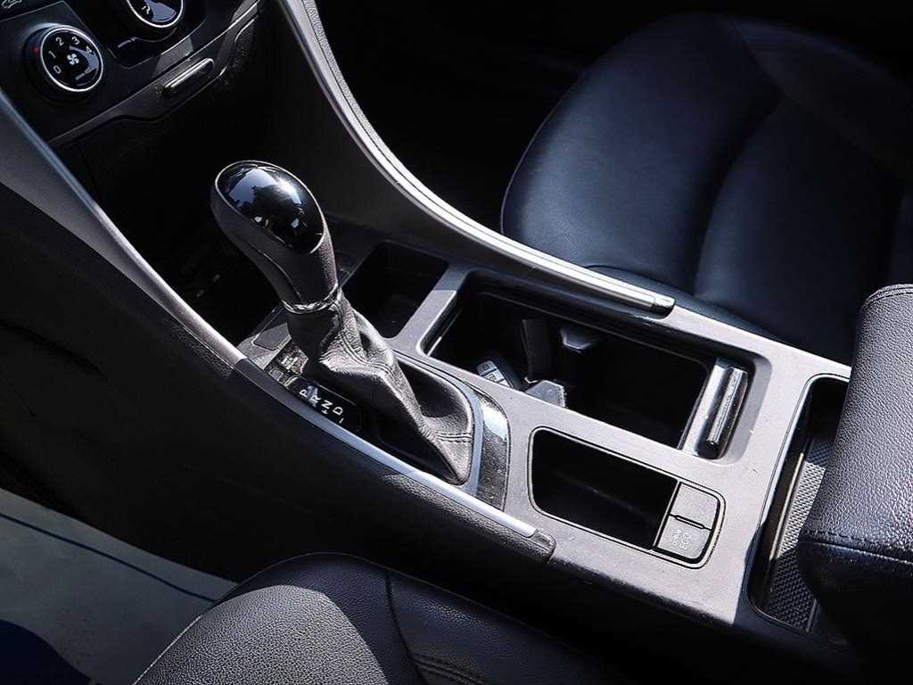 HYUNDAI Sonata - Vista 12