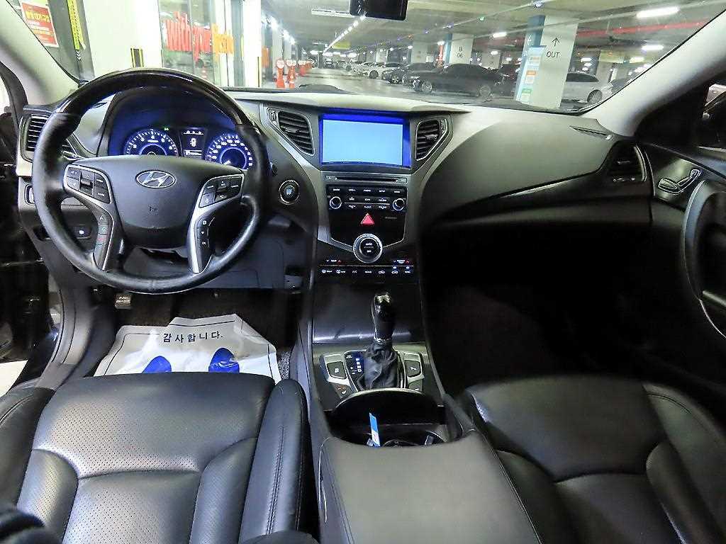 HYUNDAI Grandeur - Vista 10