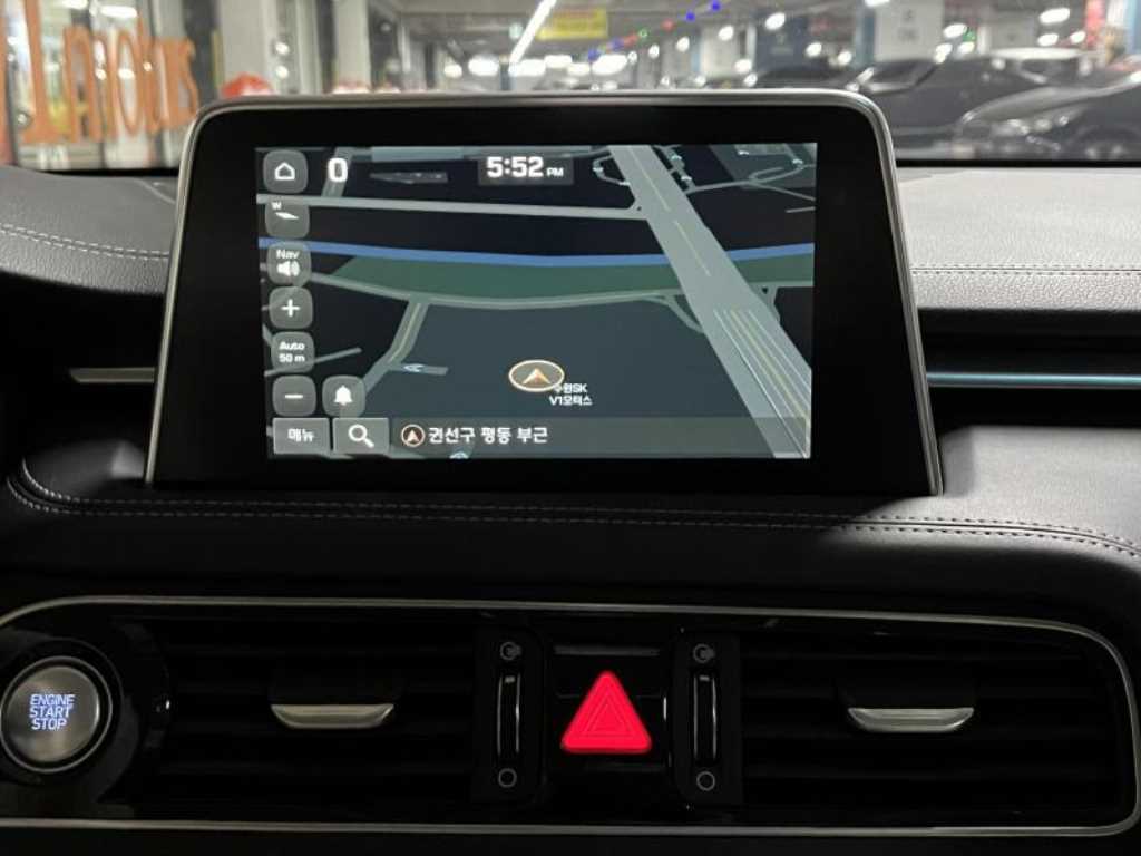 Genesis G70 - Vista 10