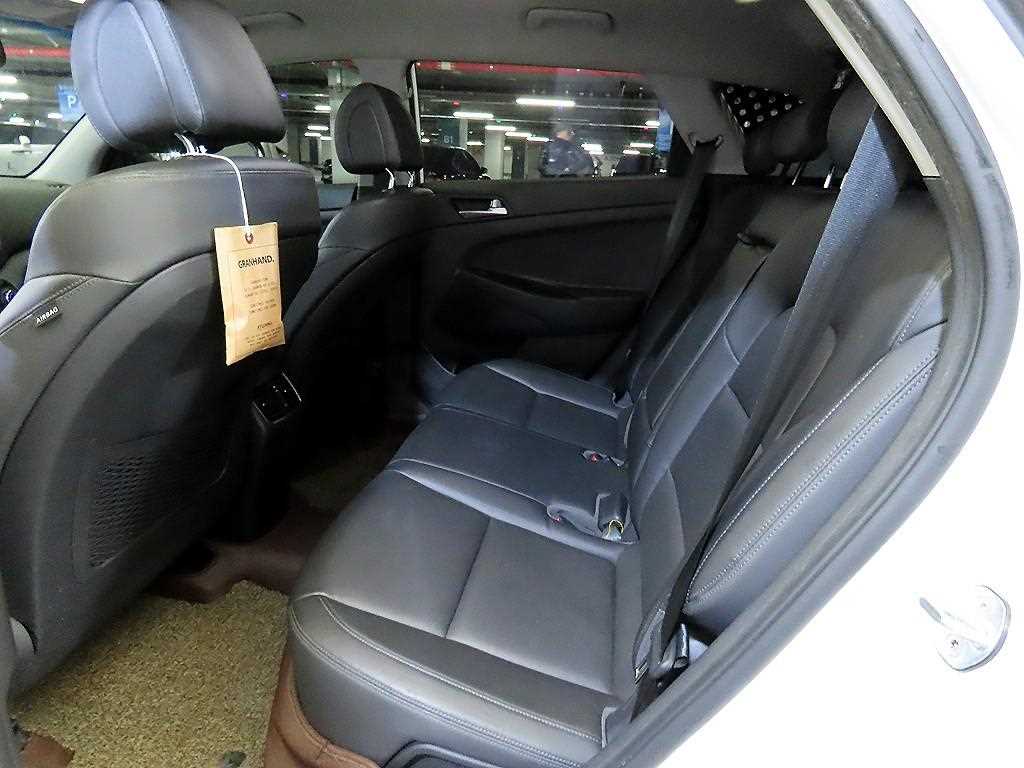 HYUNDAI Tucson - Vista 7