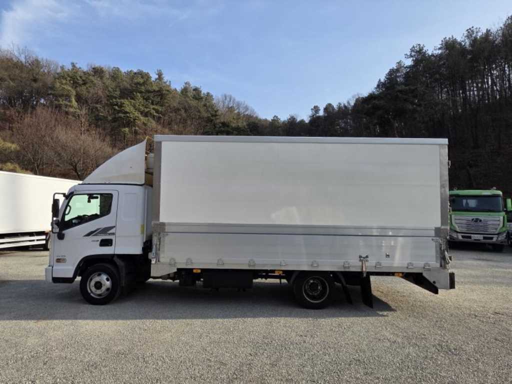 medium and large cargo truck - Vista 8