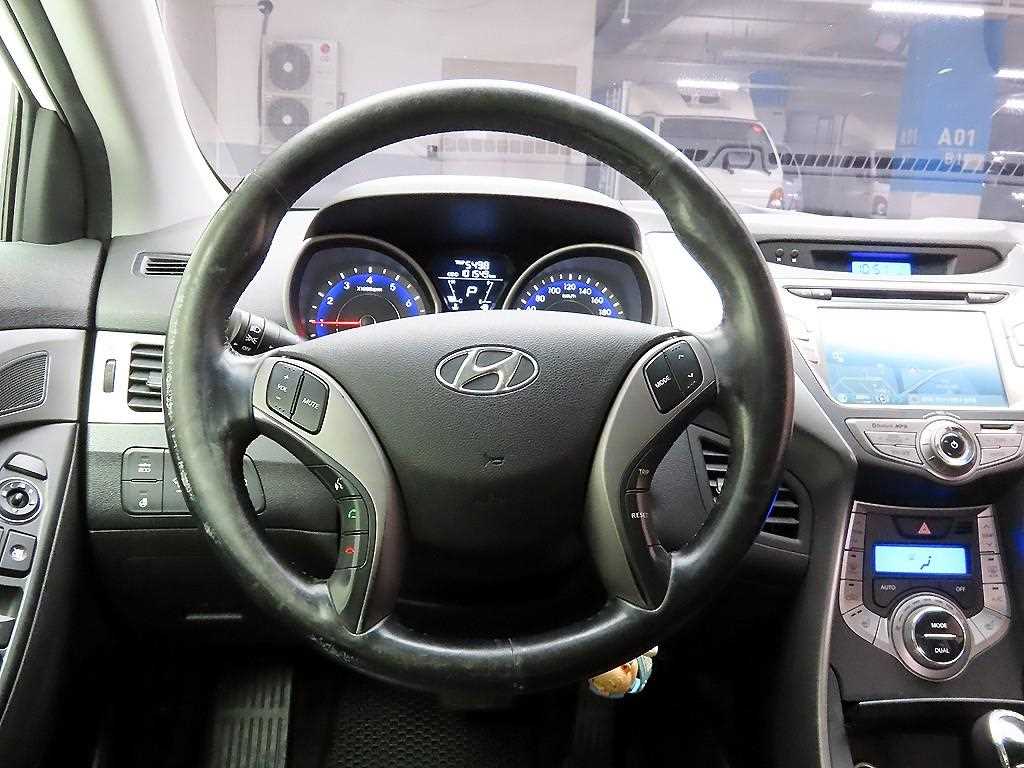 HYUNDAI Avante - Vista 7