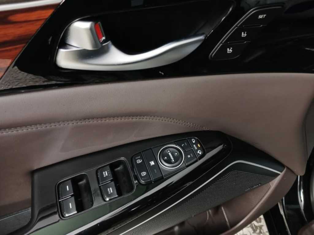KIA K7 - Vista 9