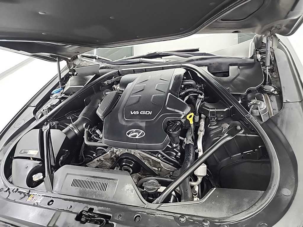 HYUNDAI Genesis - Vista 5