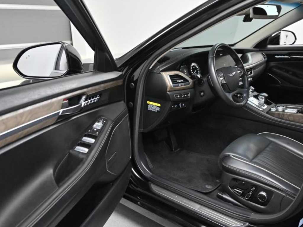 Genesis G90 - Vista 11