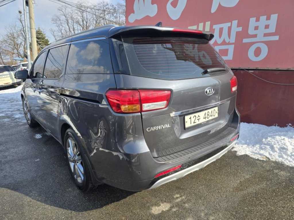 KIA Carnival - Vista 4
