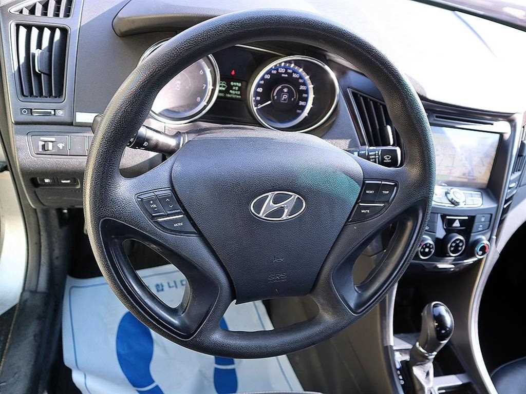 HYUNDAI Sonata - Vista 8