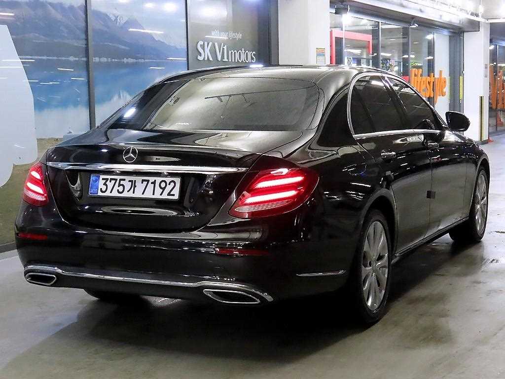 Mercedes Benz E class - Vista 5