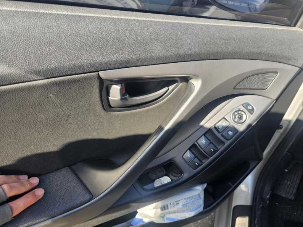 HYUNDAI Avante - Vista 12