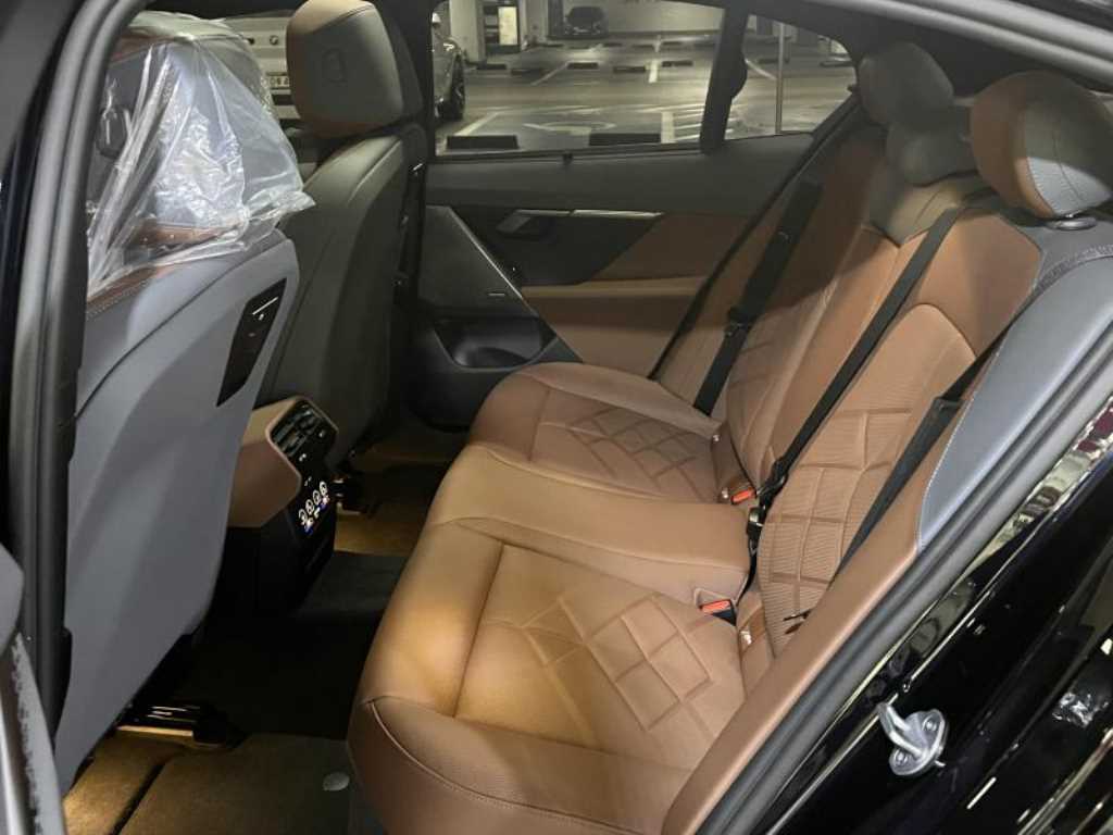 BMW 5 Series - Vista 7