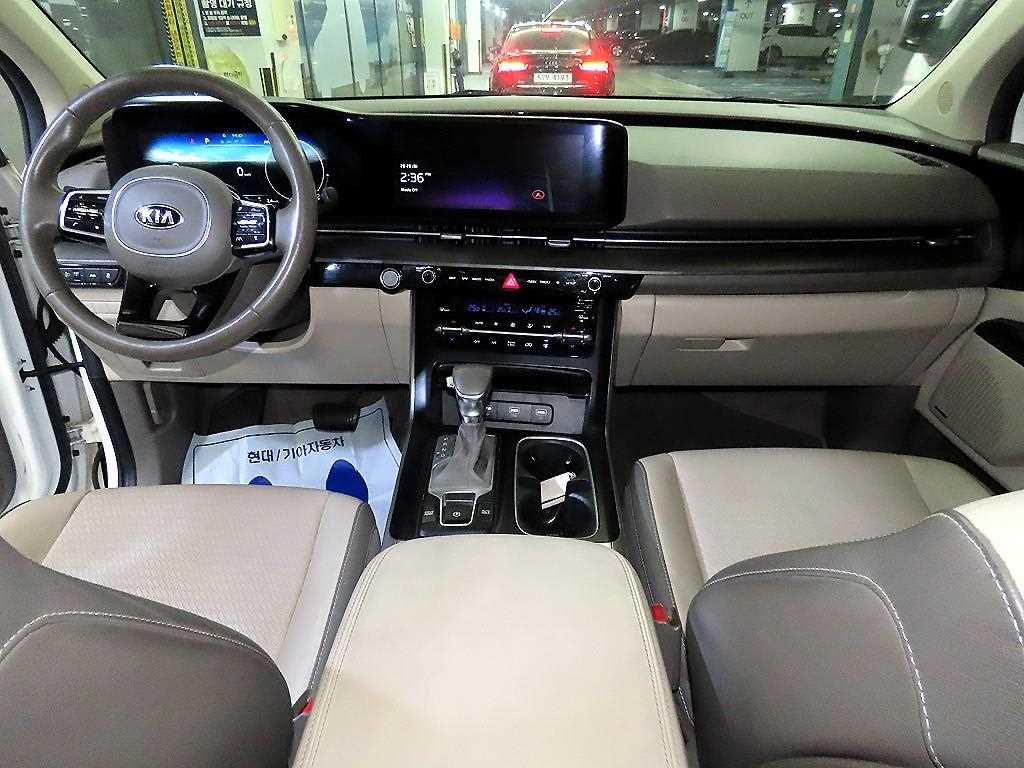 KIA Carnival - Vista 10