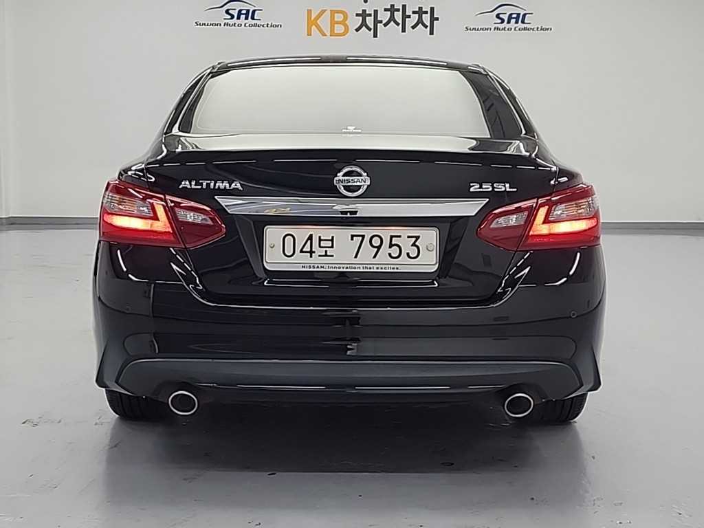 Nissan Altima - Vista 4