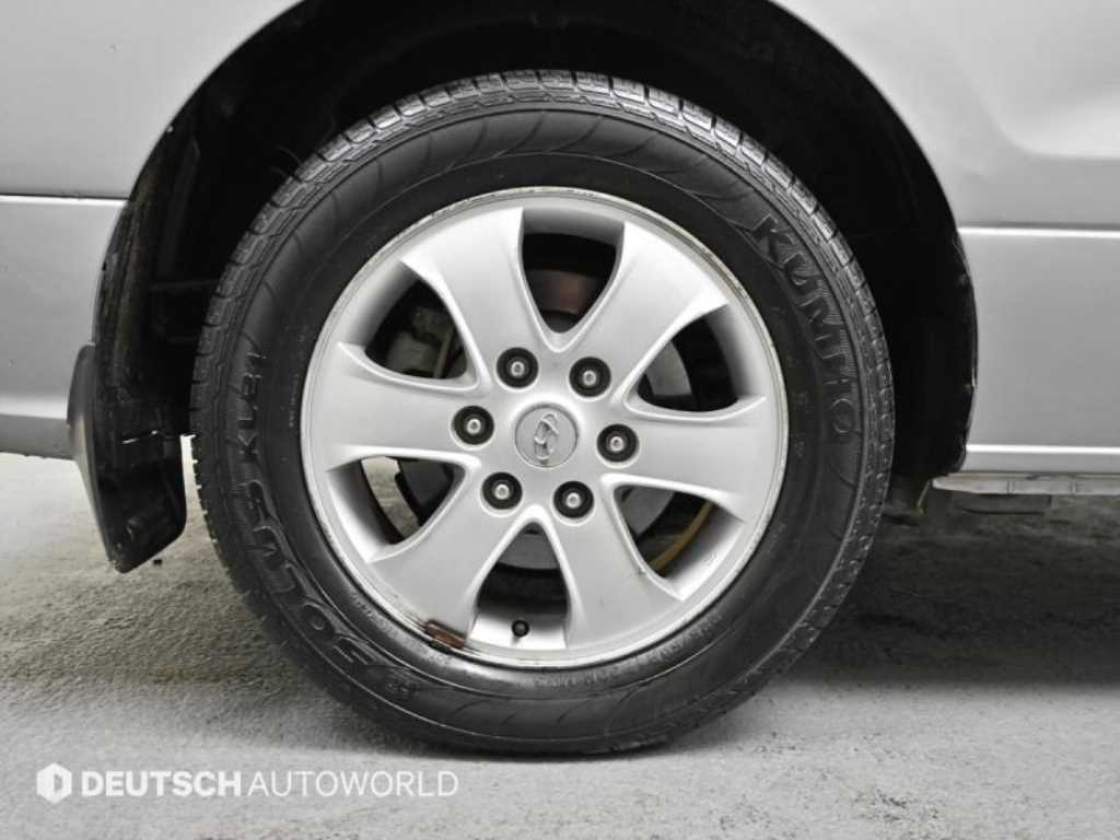 HYUNDAI Starex - Vista 5