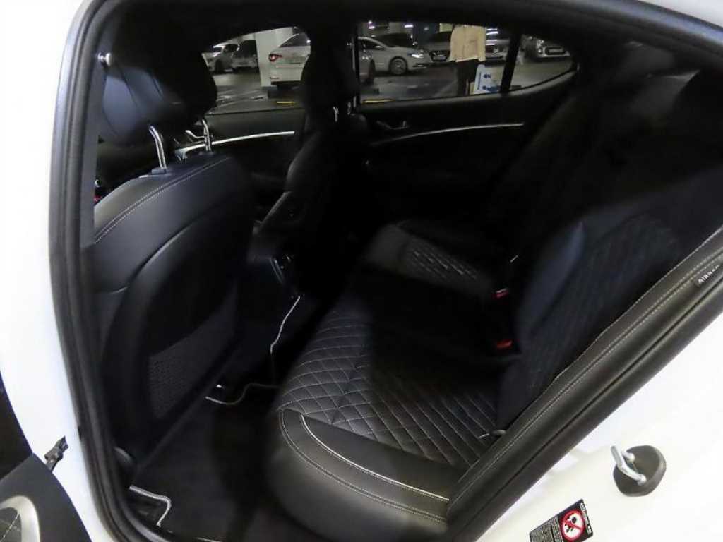 Genesis G70 - Vista 7