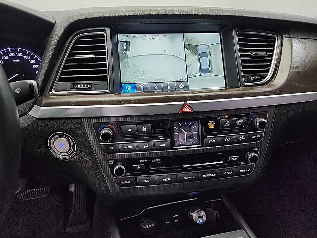 HYUNDAI Genesis - Vista 10