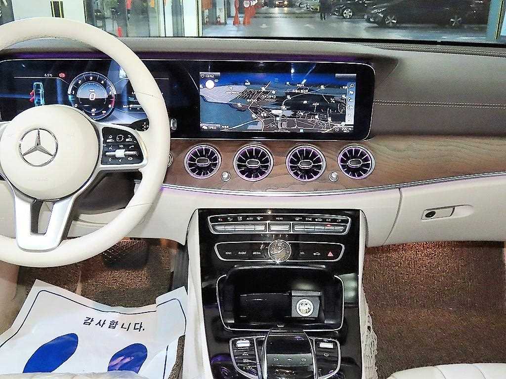 Mercedes Benz E class - Vista 11