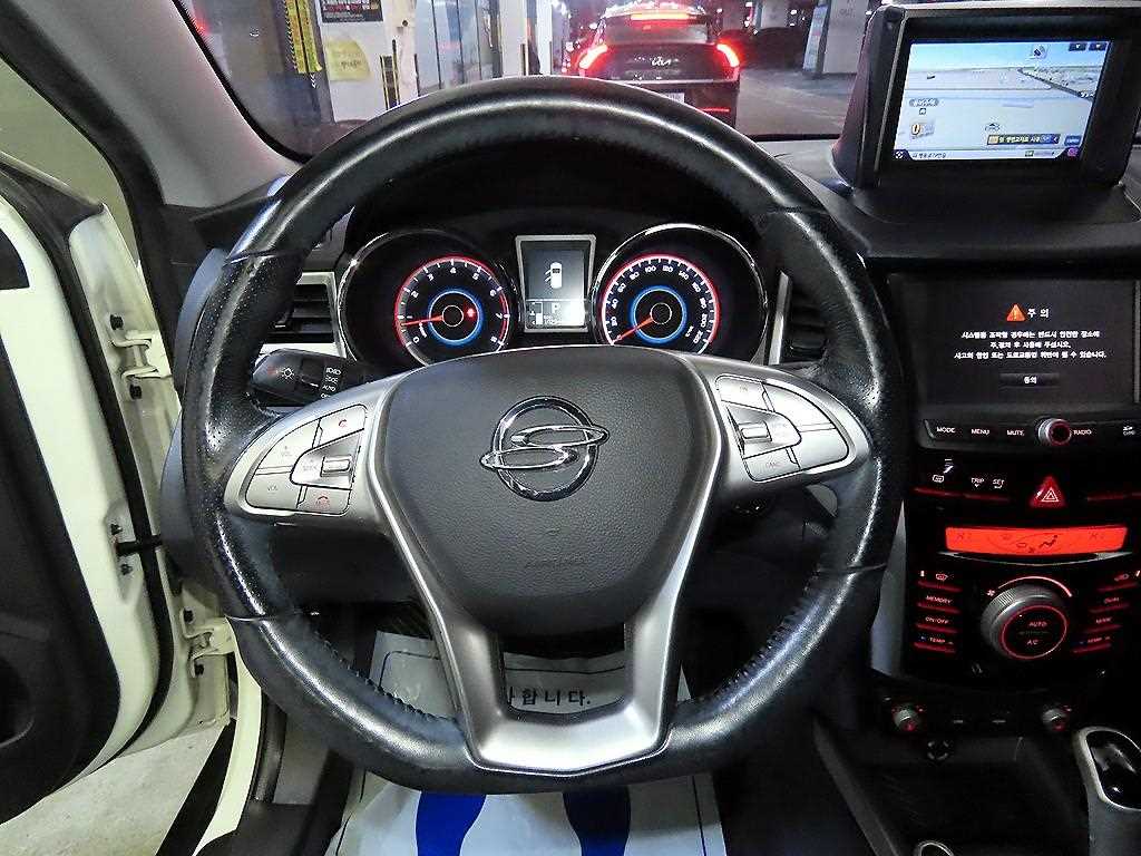 Ssangyong Tivoli - Vista 8