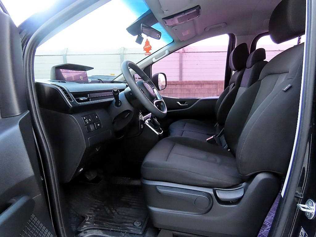 HYUNDAI Staria - Vista 5