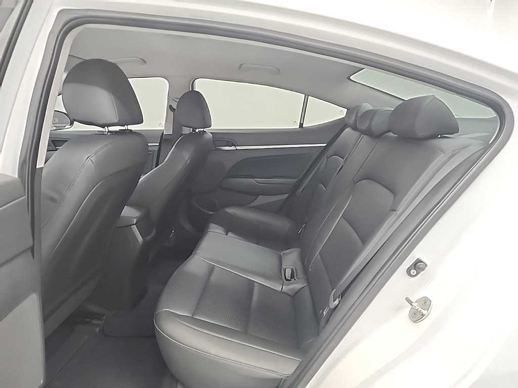 HYUNDAI Avante - Vista 12