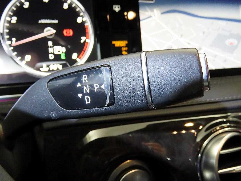 Mercedes Benz S Class - Vista 12