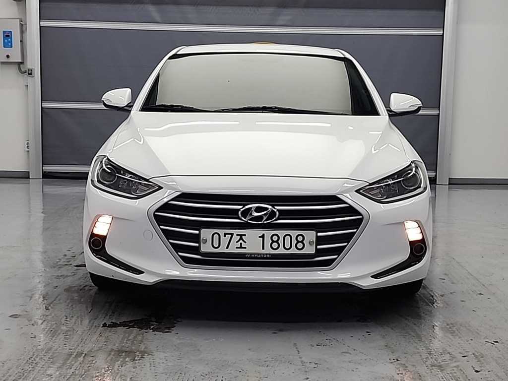 HYUNDAI Avante - Vista 2