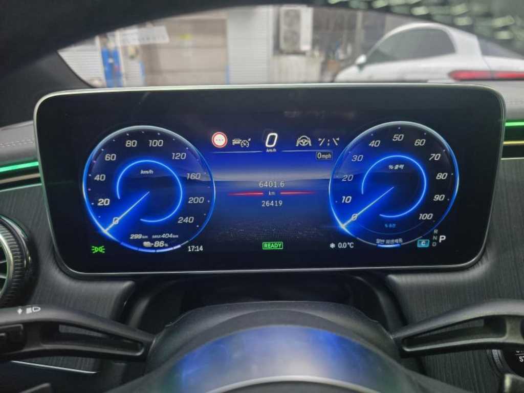 Mercedes Benz EQE - Vista 5