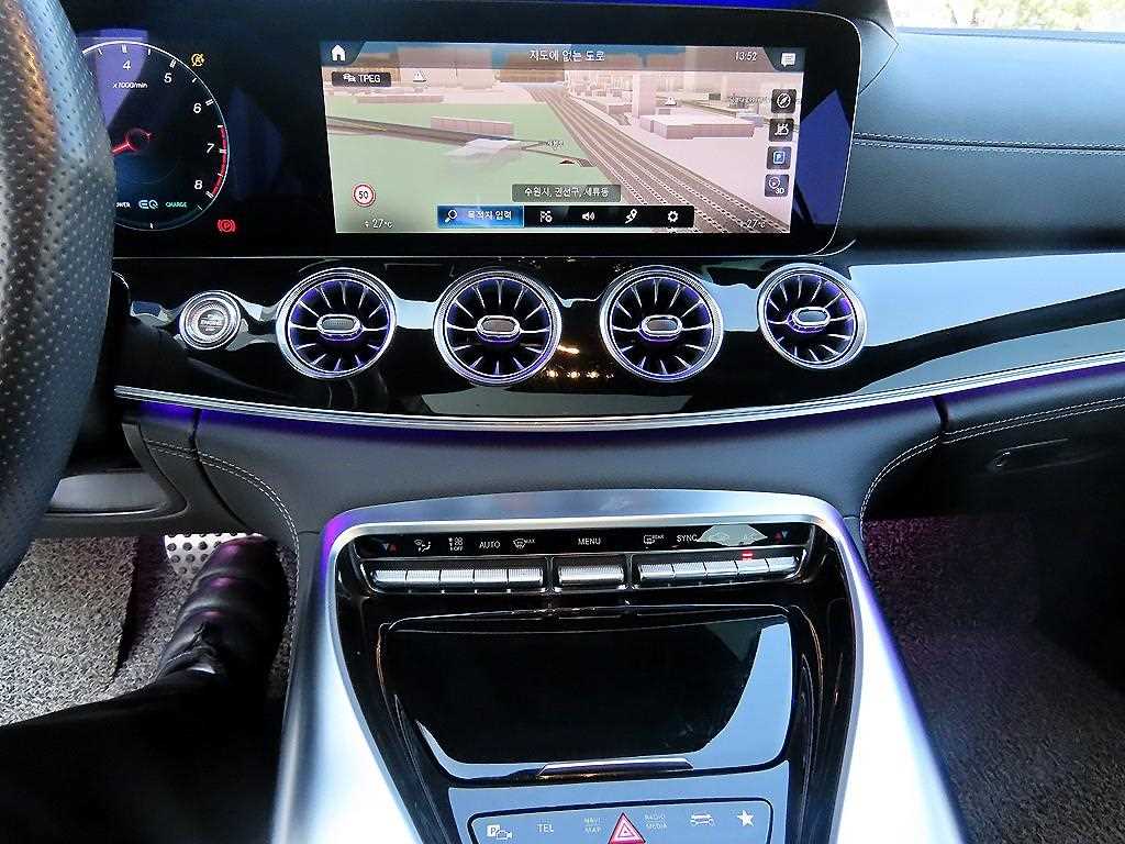 Mercedes Benz AMG GT - Vista 12