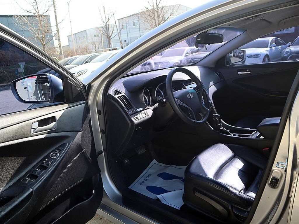 HYUNDAI Sonata - Vista 6