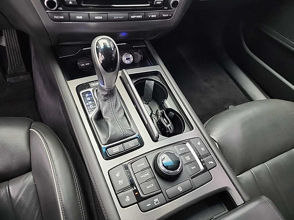 HYUNDAI Genesis - Vista 8