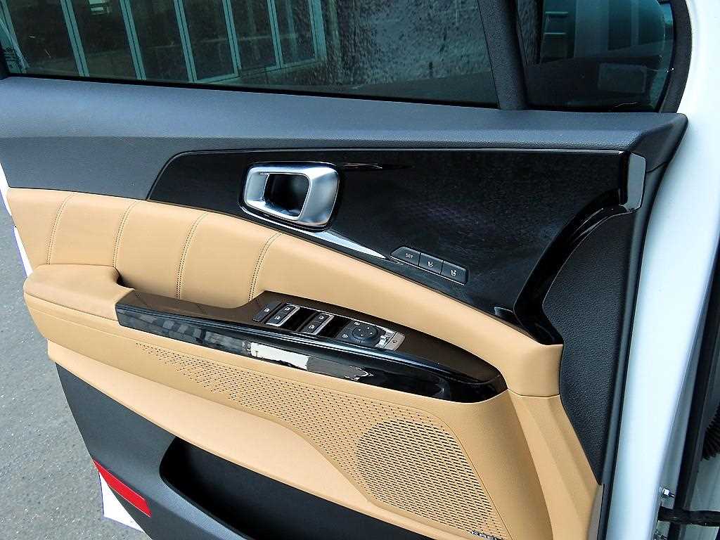 KIA Carnival - Vista 11