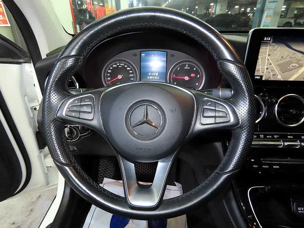 Mercedes Benz GLC Class - Vista 8