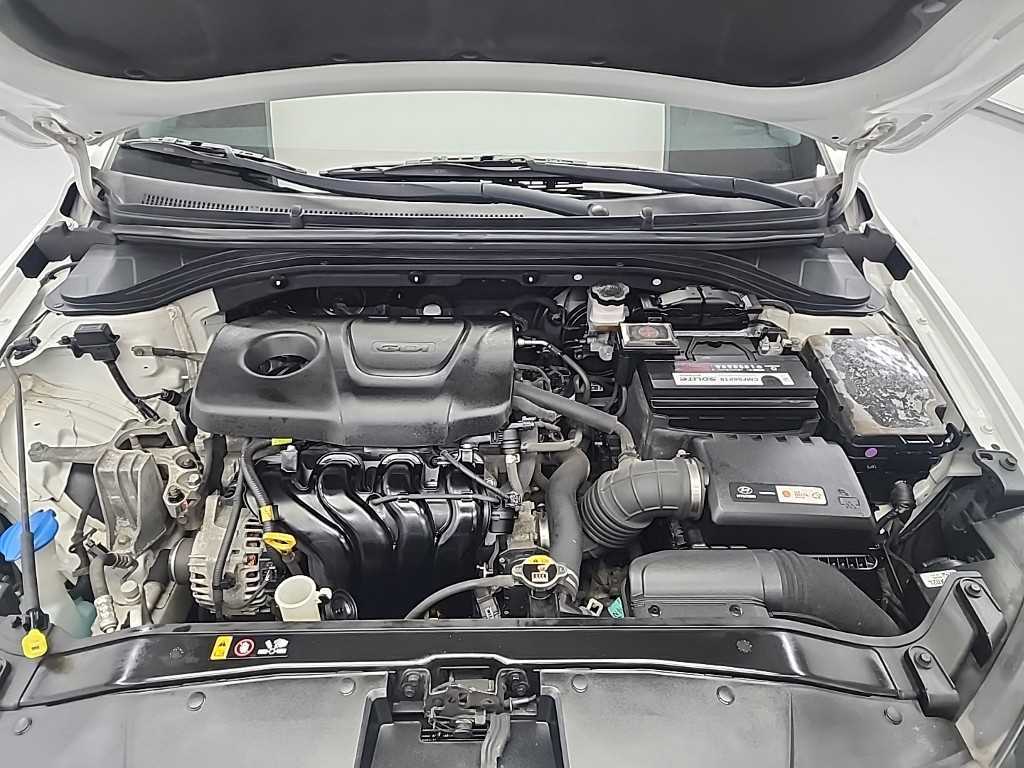 HYUNDAI Avante - Vista 5