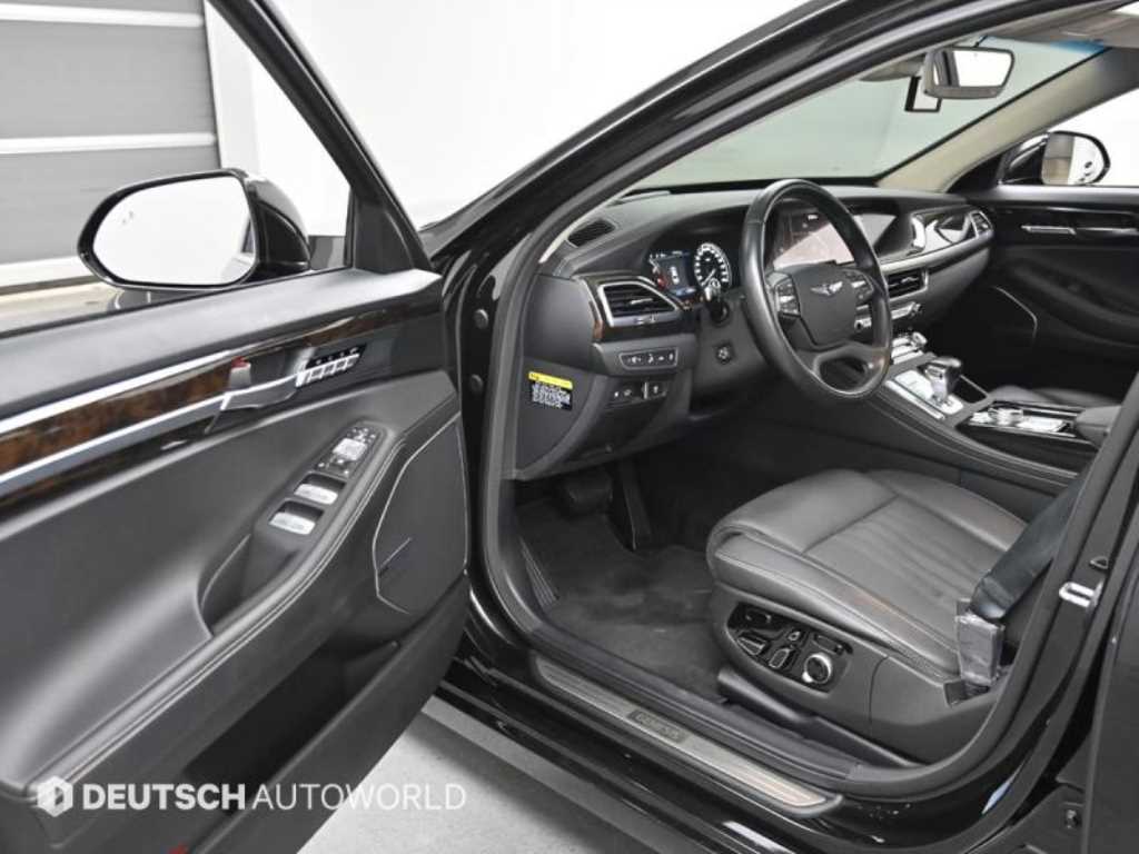 Genesis G90 - Vista 11