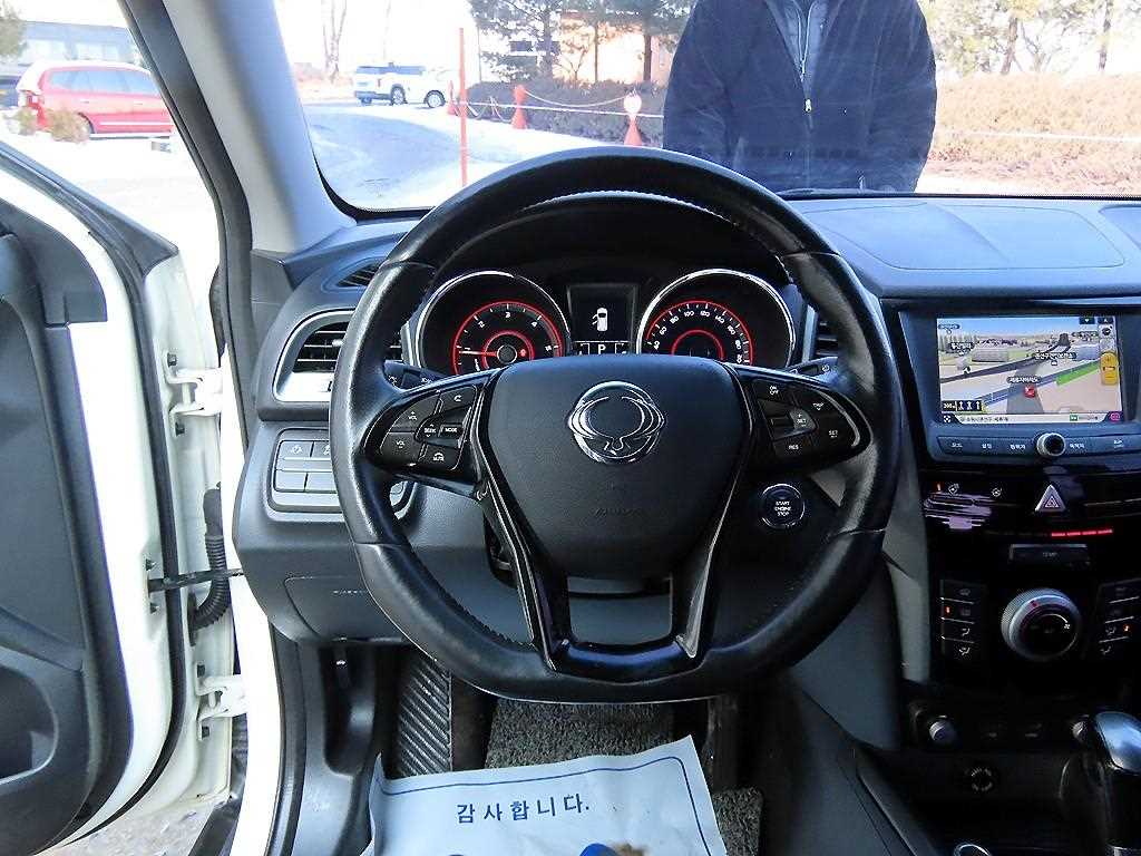 Ssangyong Tivoli - Vista 8