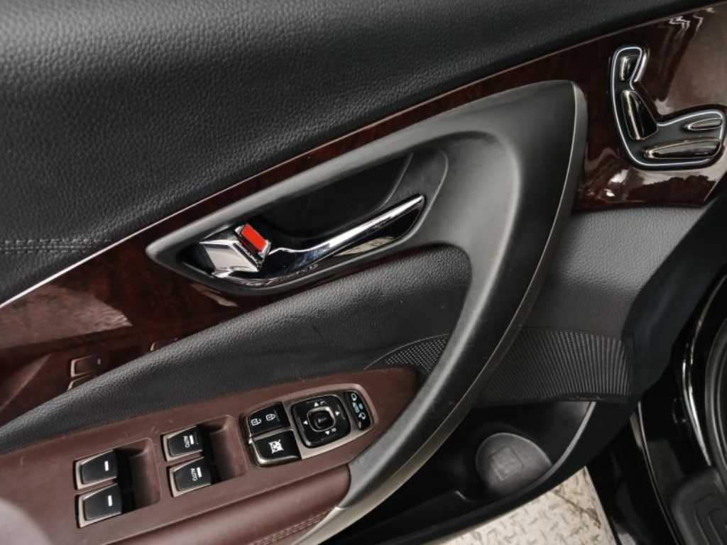 HYUNDAI Grandeur - Vista 9