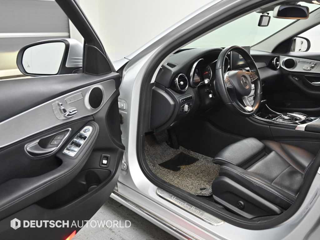 Mercedes Benz C Class - Vista 11