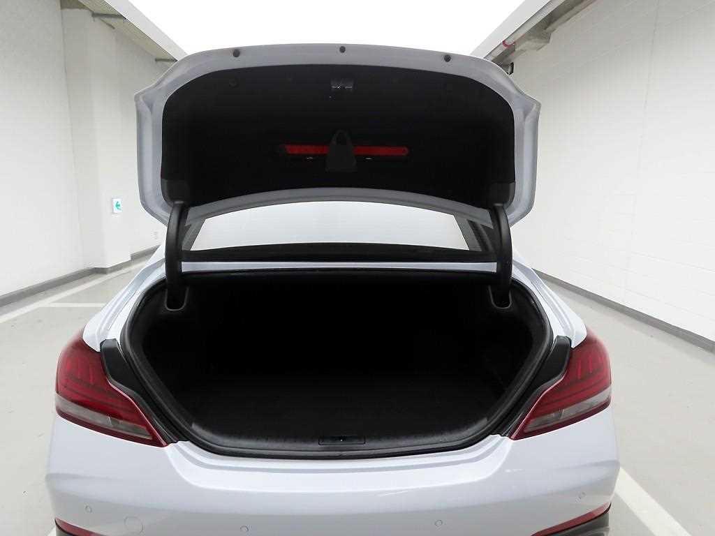 Genesis G70 - Vista 5