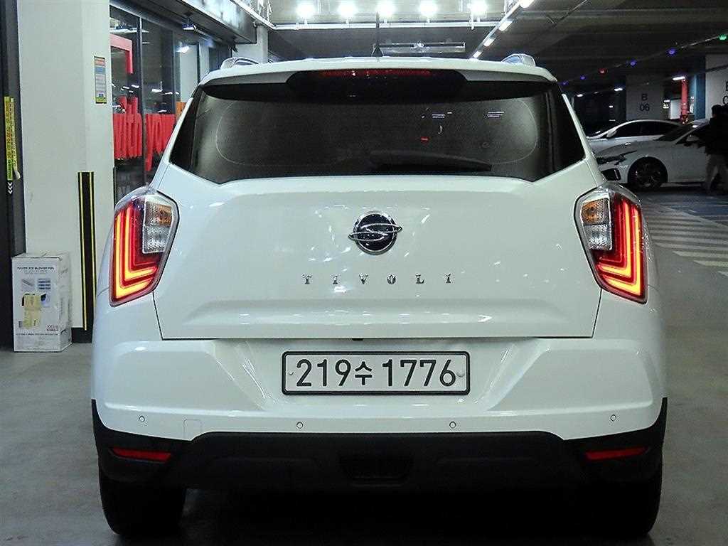 Ssangyong Tivoli - Vista 5